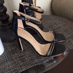 - - Shoe  dazzle women heels shoes size 8 new